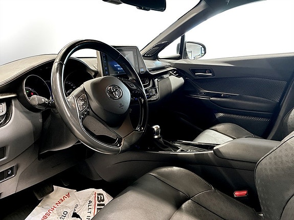 Toyota C-HR 4 of 16