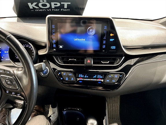 Toyota C-HR 10 of 16