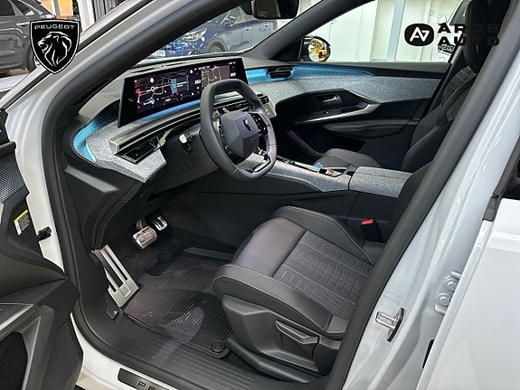 Peugeot e-5008 12 of 21