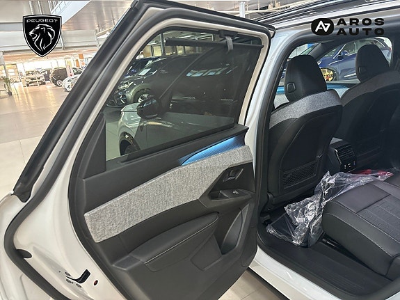Peugeot e-5008 18 of 21