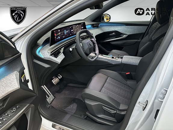 Peugeot e-5008 8 of 21