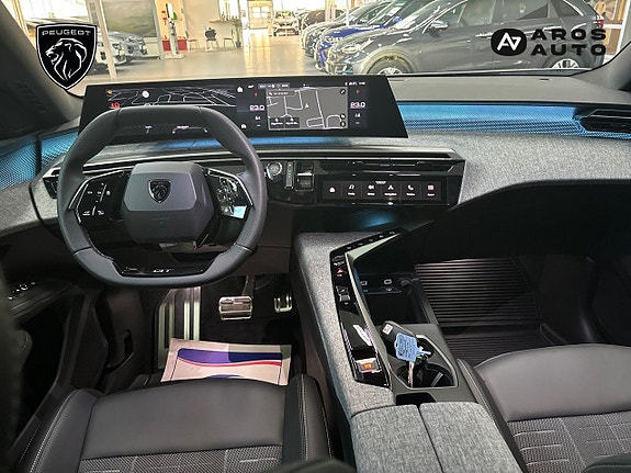 Peugeot e-5008 16 of 21
