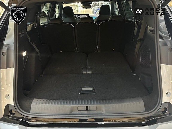 Peugeot e-5008 19 of 21