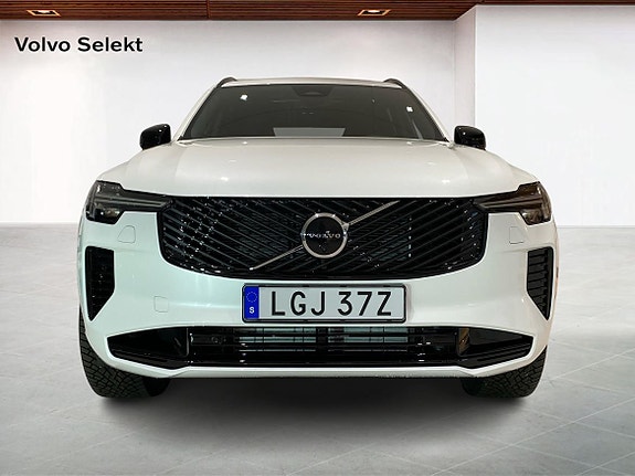 Volvo XC90 8 of 15