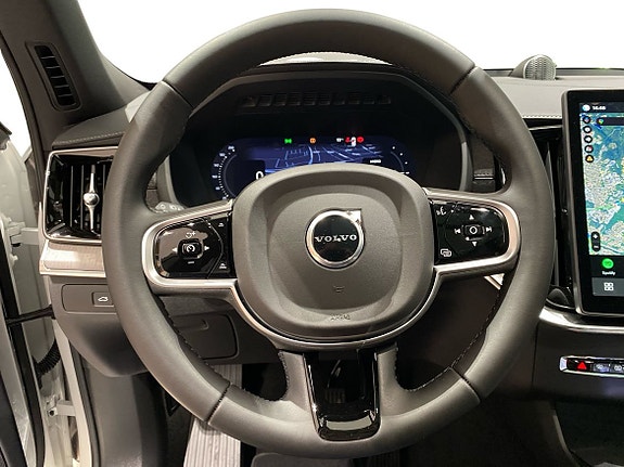 Volvo XC90 10 of 15
