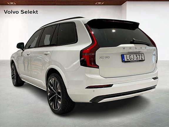 Volvo XC90 2 of 15
