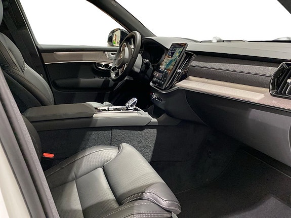 Volvo XC90 4 of 15