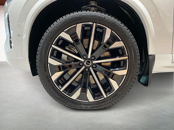 Volvo XC90 9 of 15
