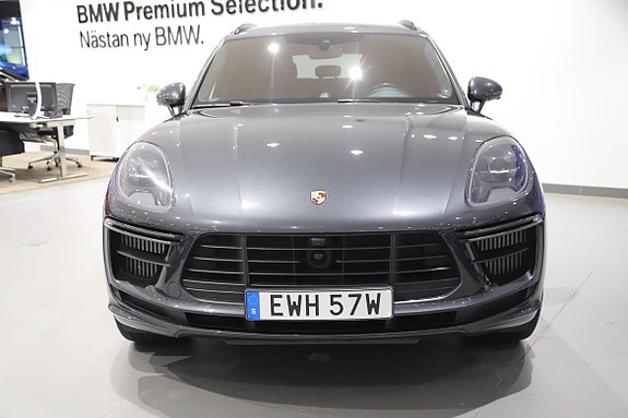 Porsche Macan Turbo 4 of 5