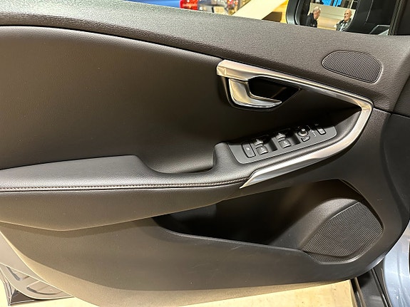 Volvo V40 Cross Country 14 of 15