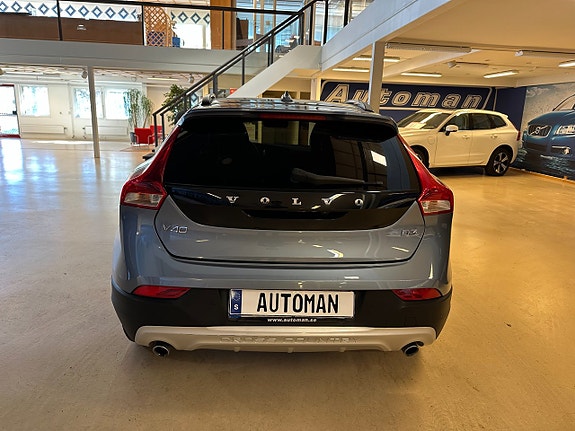 Volvo V40 Cross Country 9 of 15