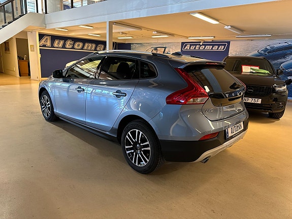 Volvo V40 Cross Country 8 of 15