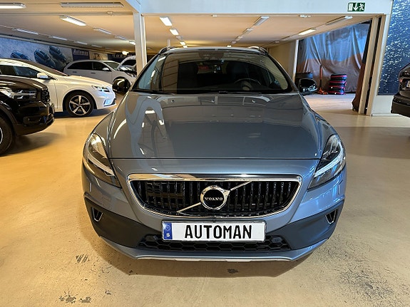 Volvo V40 Cross Country 2 of 5