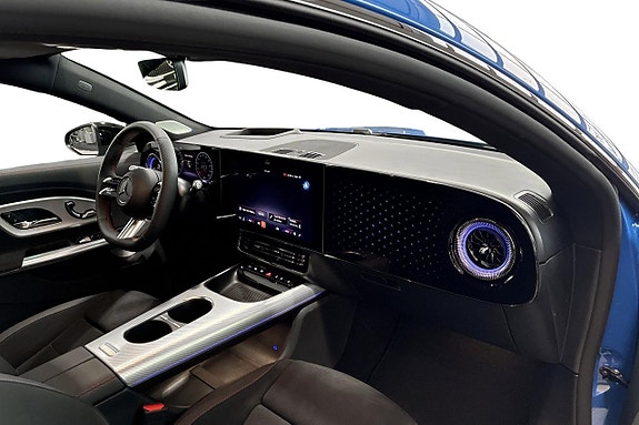 Mercedes-Benz CLA350 9 of 18