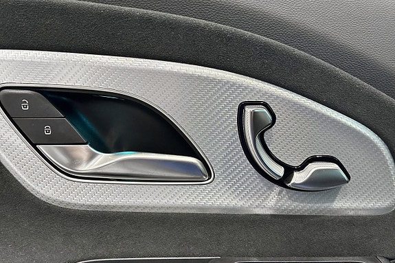 Mercedes-Benz CLA350 13 of 18