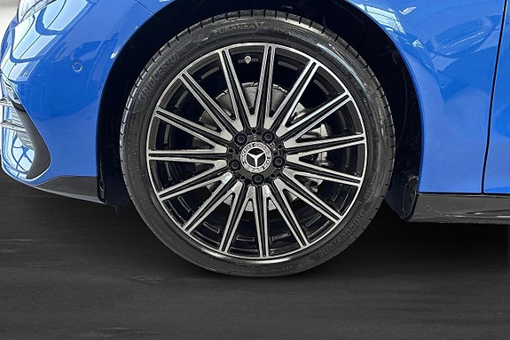 Mercedes-Benz CLA350 5 of 5