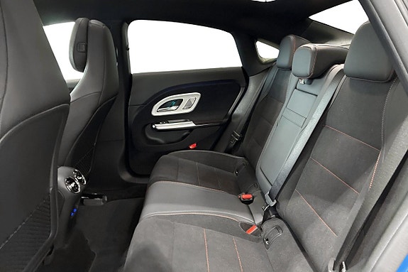 Mercedes-Benz CLA350 11 of 18