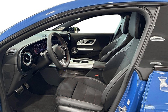 Mercedes-Benz CLA350 10 of 18