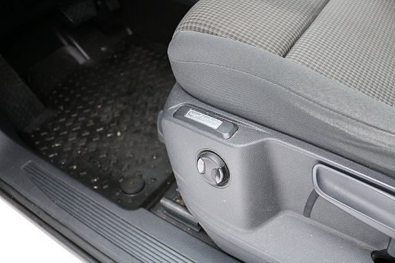 Volkswagen Caddy Maxi 10 of 27