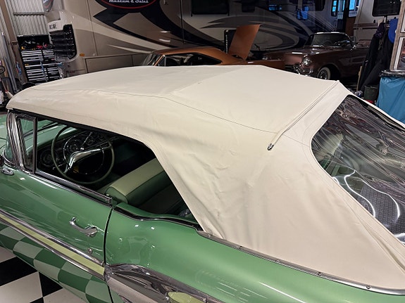 Pontiac Chieftain 28 of 28