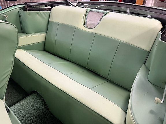 Pontiac Chieftain 16 of 28