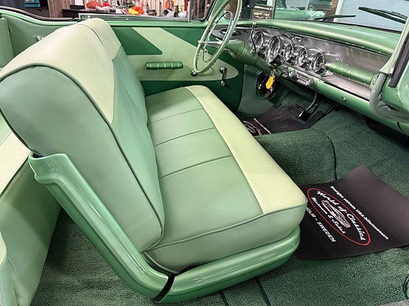 Pontiac Chieftain 18 of 28