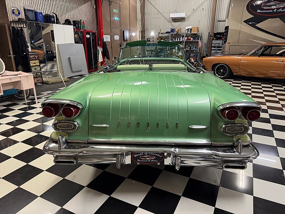 Pontiac Chieftain 6 of 28