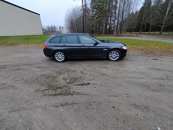 BMW 530d 4 of 5