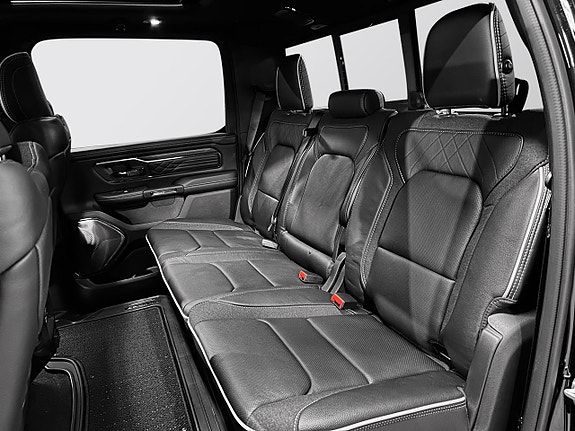 Dodge RAM 1500 18 of 30
