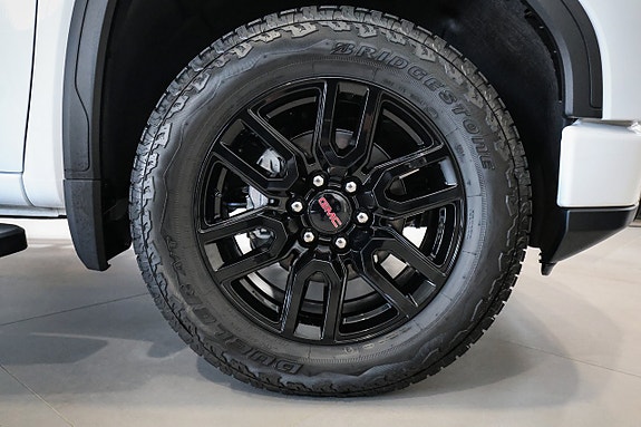 GMC Sierra 13 of 30