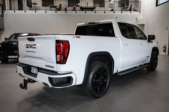 GMC Sierra 4 of 5