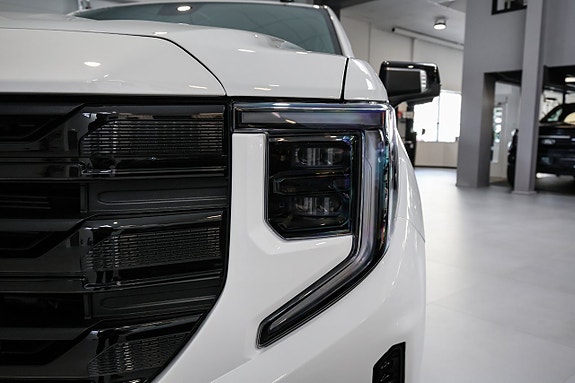 GMC Sierra 9 of 30