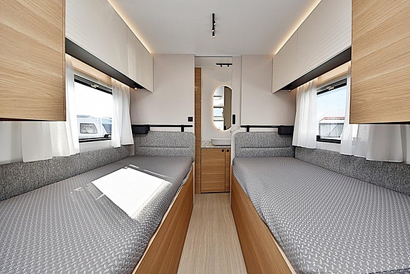 Adria 572 UT Adora, Långbäddar 14 of 27