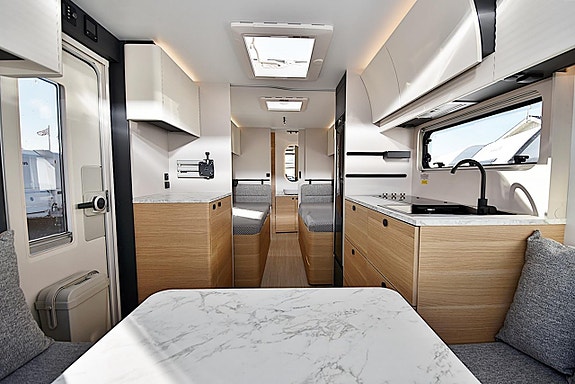 Adria 572 UT Adora, Långbäddar 9 of 27