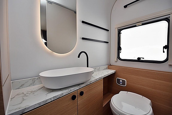 Adria 572 UT Adora, Långbäddar 24 of 27