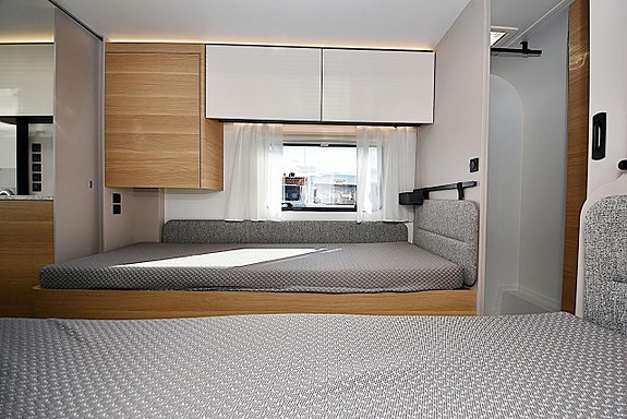 Adria 572 UT Adora, Långbäddar 15 of 27