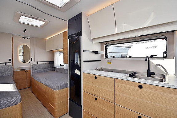 Adria 572 UT Adora, Långbäddar 12 of 27