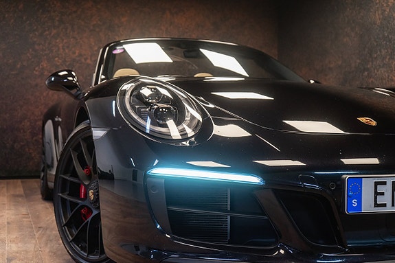 Porsche 911 4 of 5
