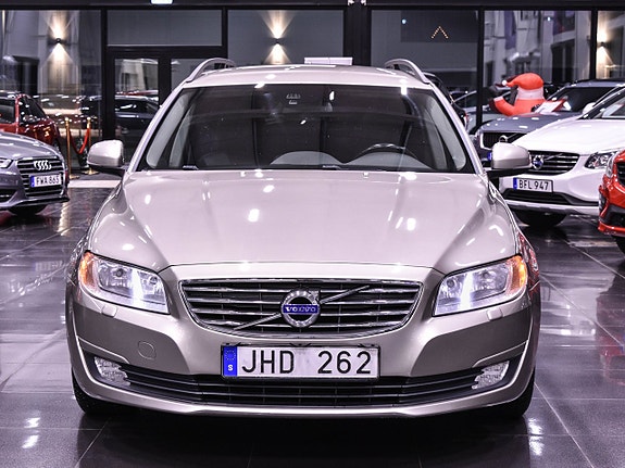 Volvo V70 2 of 5