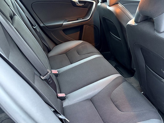 Volvo V60 10 of 19