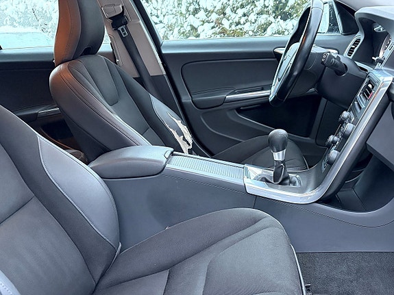 Volvo V60 13 of 19