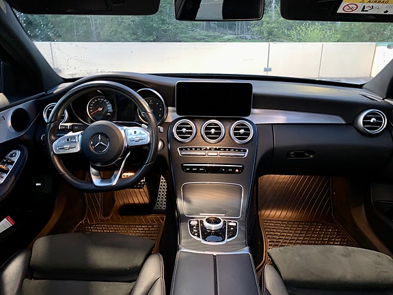 Mercedes-Benz C200 3 of 5