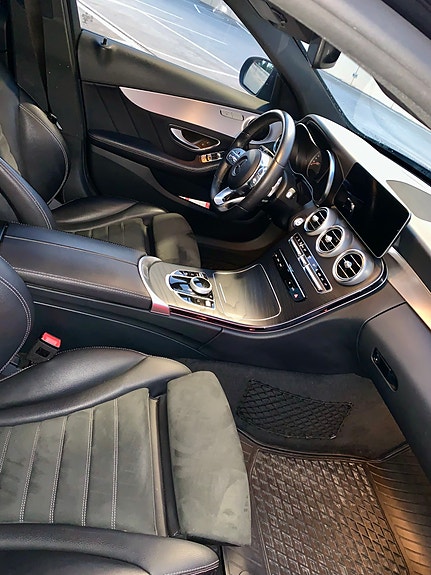 Mercedes-Benz C200 4 of 5