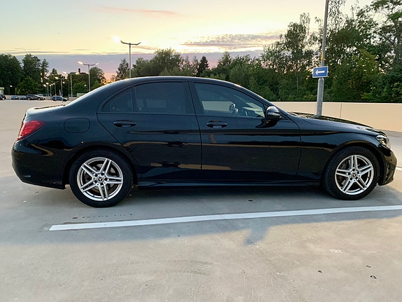 Mercedes-Benz C200 2 of 5
