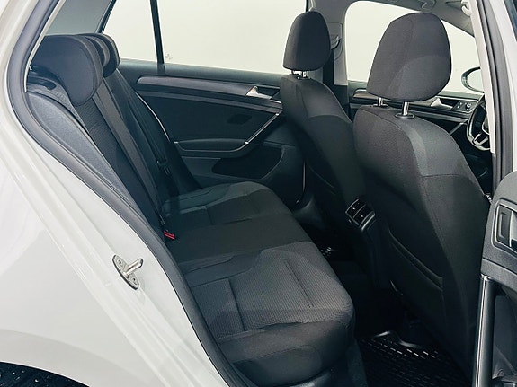 Volkswagen Golf VII 15 of 21