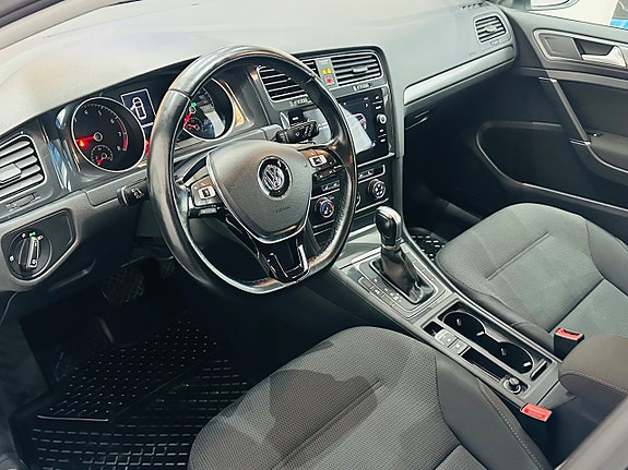 Volkswagen Golf VII 10 of 21