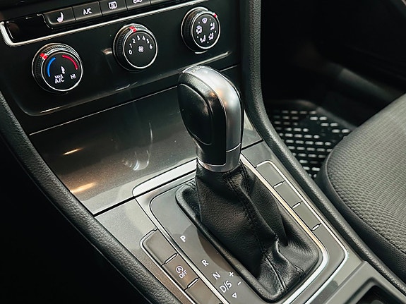 Volkswagen Golf VII 16 of 21