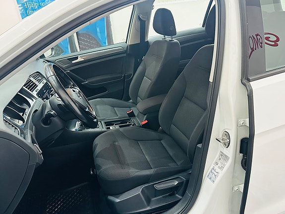 Volkswagen Golf VII 12 of 21