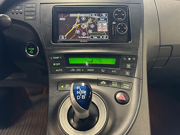 Toyota Prius 8 of 18