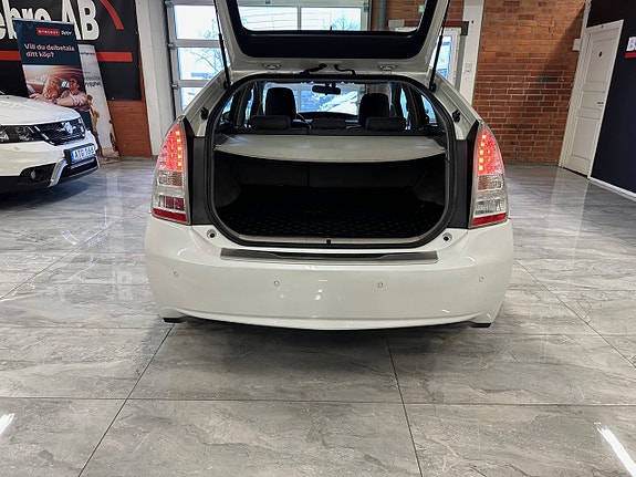 Toyota Prius 13 of 18
